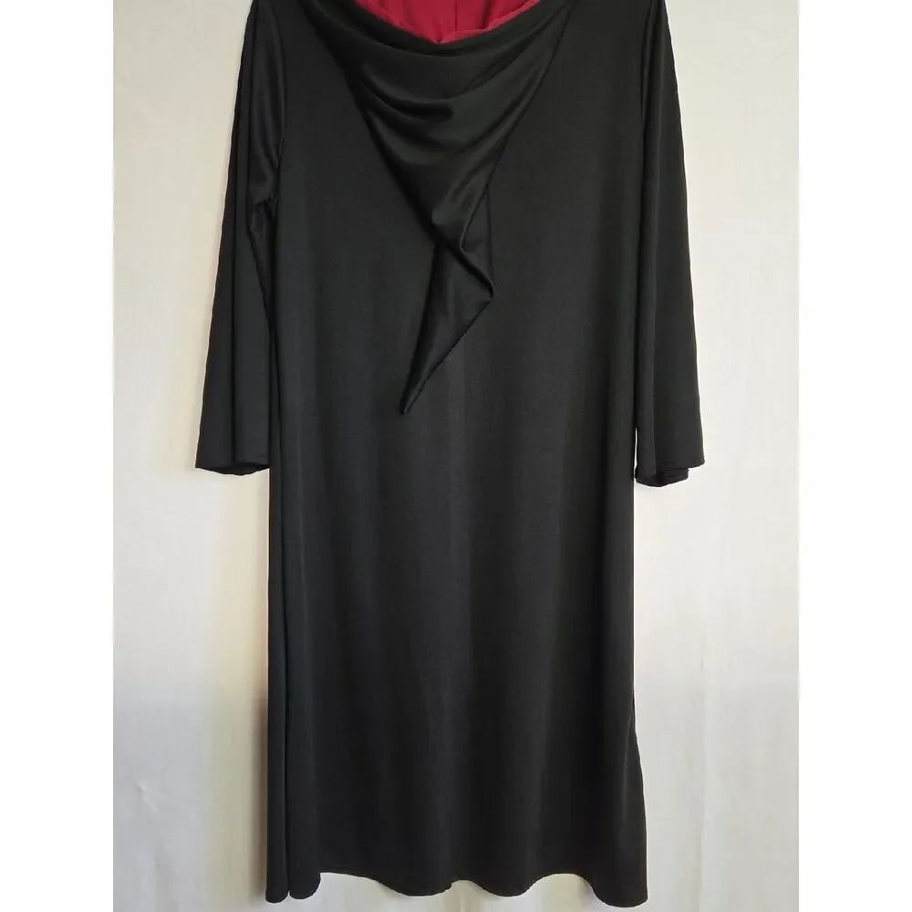 Harry Potter..Black Hooded Robe with Red Lining and Gryffindor Crest - Picture 9 of 13